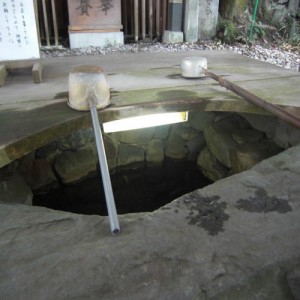 恋の水神社の湧き水